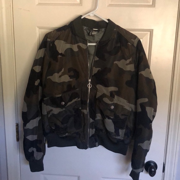 Divided Hm Camo Jacket Size 2 Lg Bomber 